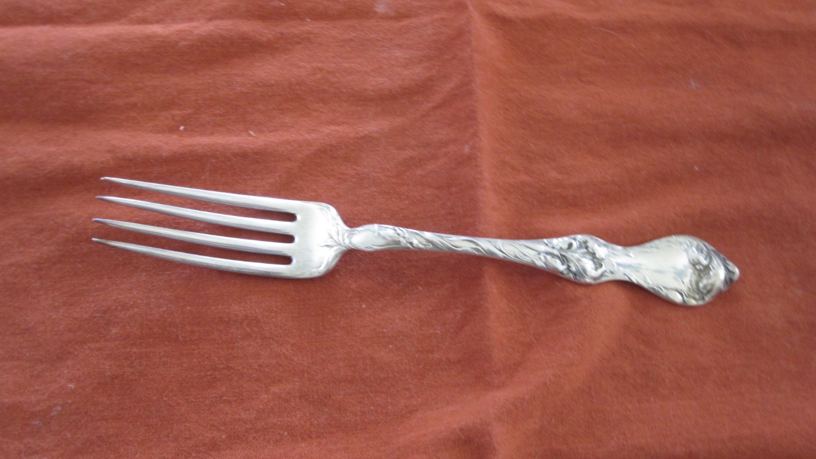 REED & BARTON STERLING SILVER LES CINQ FLEUR FORK 7″ NO MONOGRAM