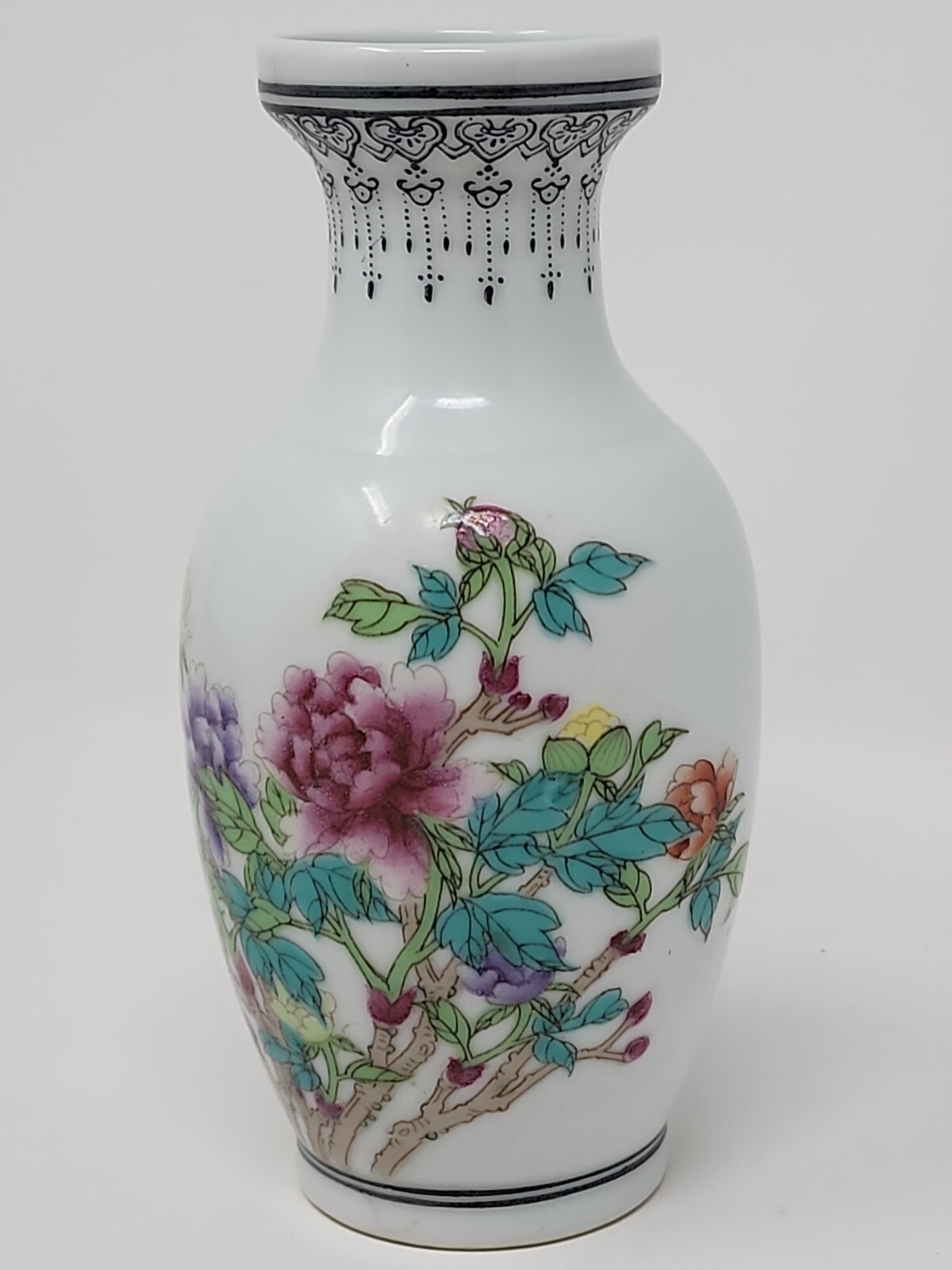 VTG Chinese Vase Zhongguo Jingdezhen Zhi Porcelain Hand Painted Fragrant Flowers