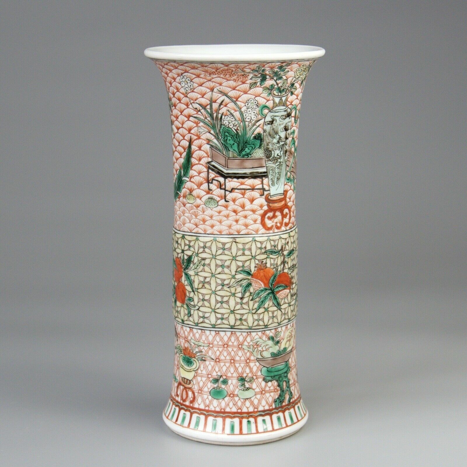 CHINESE FAMILLE VERTE PORCELAIN BEAKER VASE, KANGXI PERIOD (1662-1722)