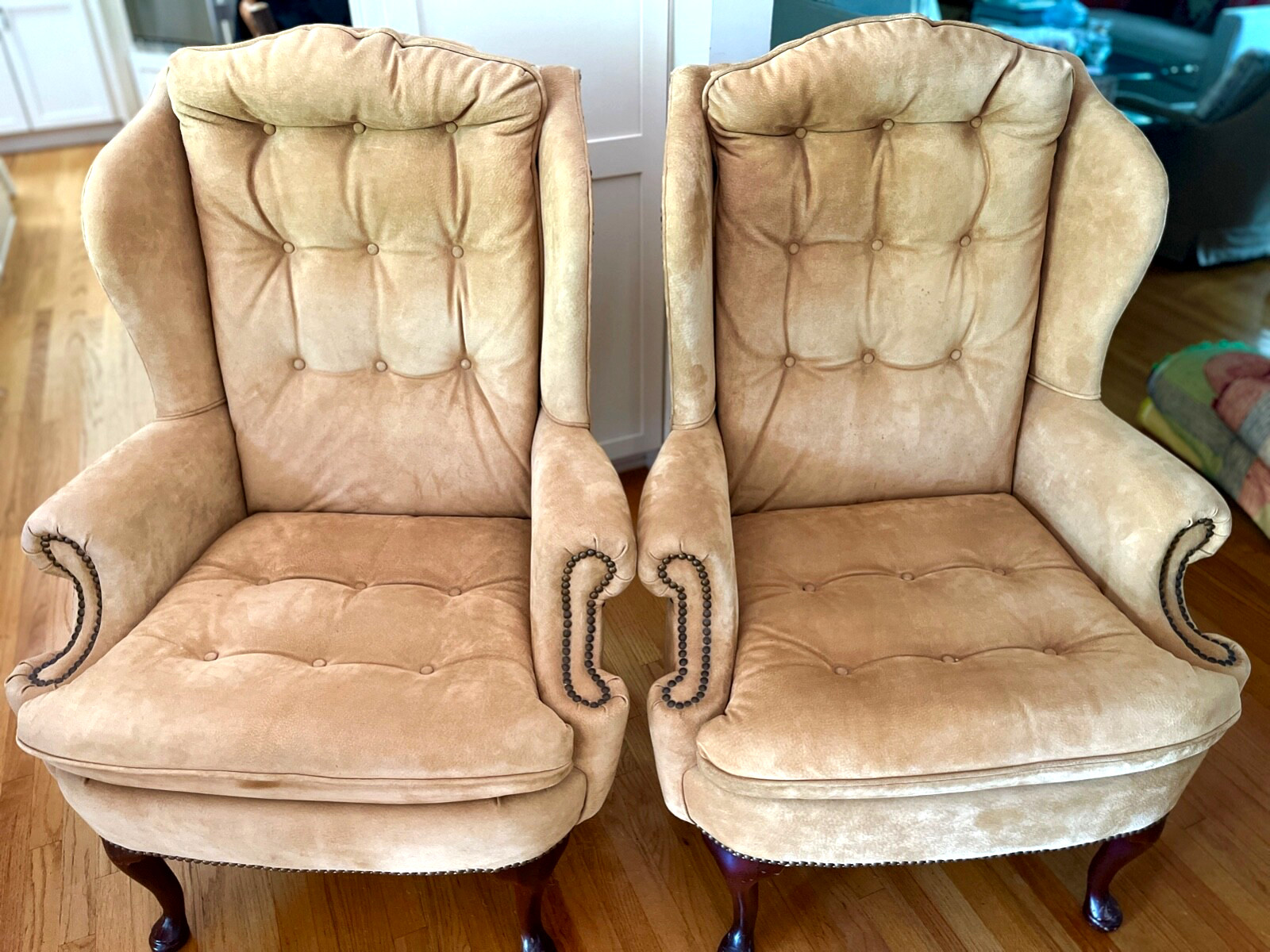 VTG c 1978 “Classic Leather” Queen Anne Wing Chair Tufted Suede Luxury Furniture