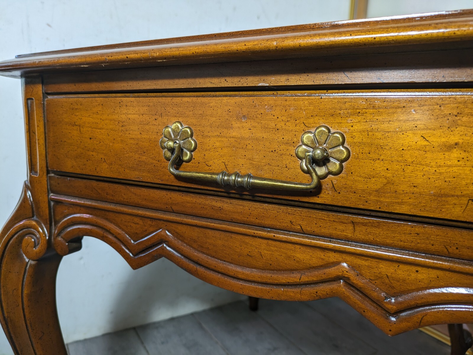 Vintage Weiman Rockwood French Country Provincial Louis XV Cherry End Table A