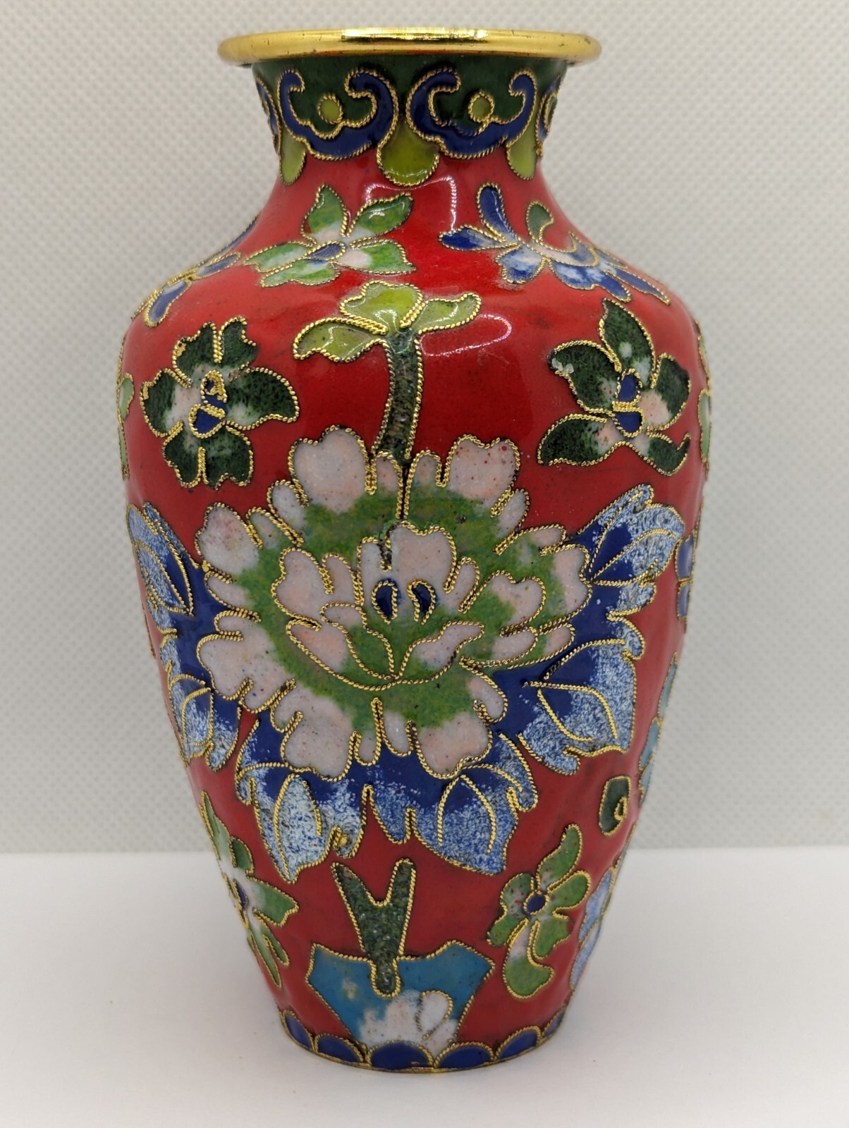 Vintage CHINESE CLOISONNE ENAMEL VASE. Red Floral. 4.9 Inches Tall. 3.3 Ounces.