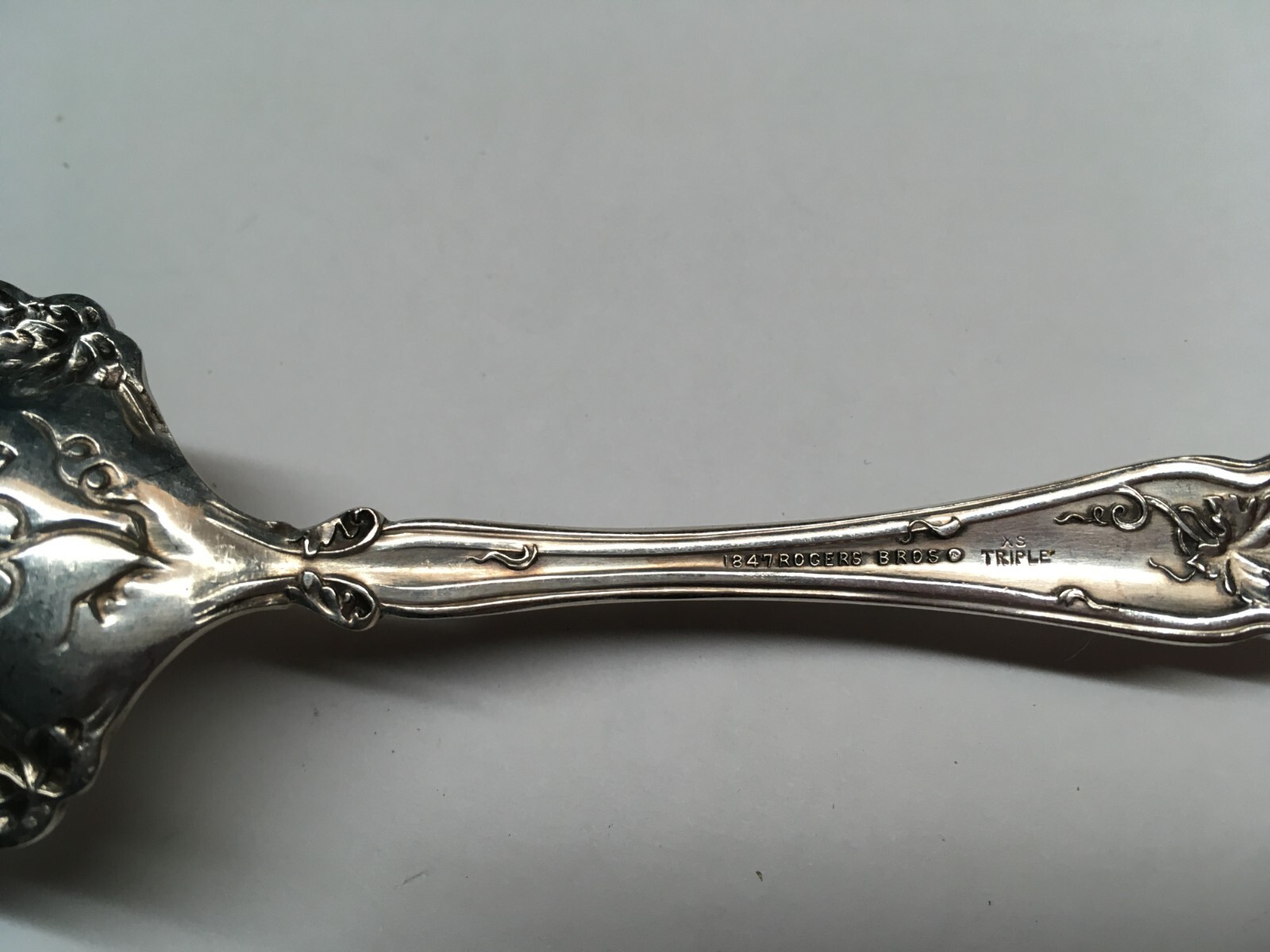 1847 Rogers Bros Silverplate Vintage Cake Serving Fork 7-3/8” Grapes No Monogram