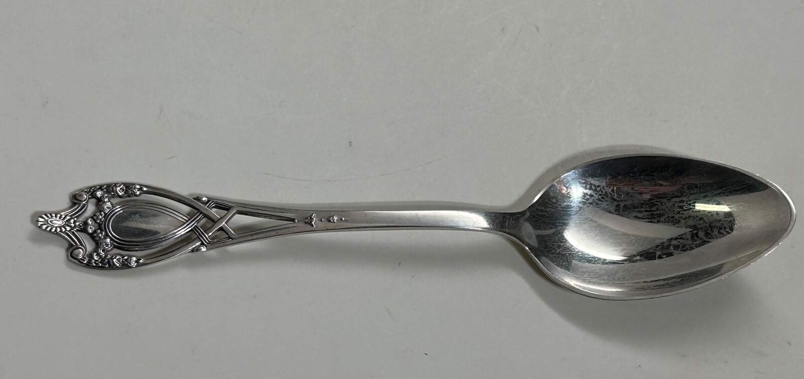 Rogers, Lunt & Bowlin – Monticello Sterling Silver Flatware 5 3/4″ Teaspoon 1 pc