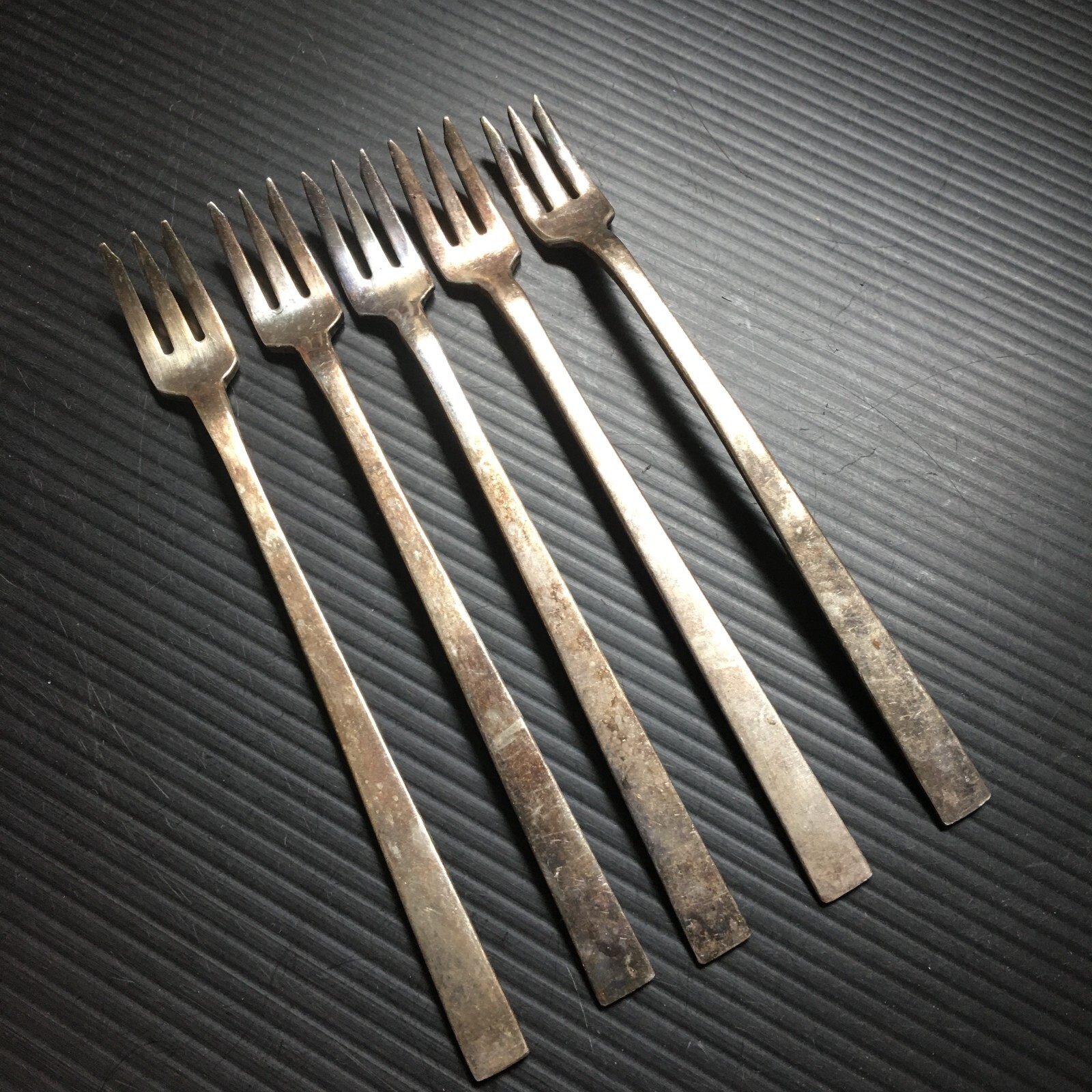 5 PCS Vintage 1960s Oneida Classic Silver Plated Seafood Forks 6″L x 0.75″W