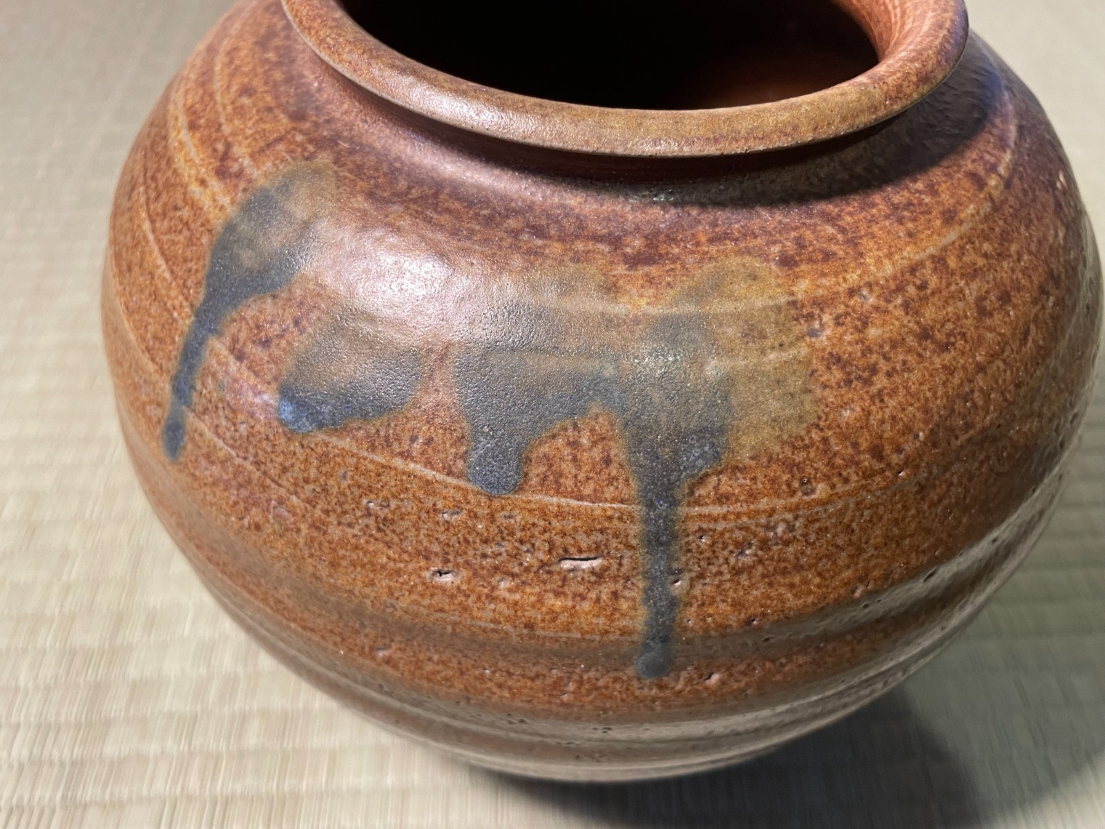 Japanese Shigaraki Ware Flower Vase – Wabi-Sabi Aesthetic – with Sign Wooden Box