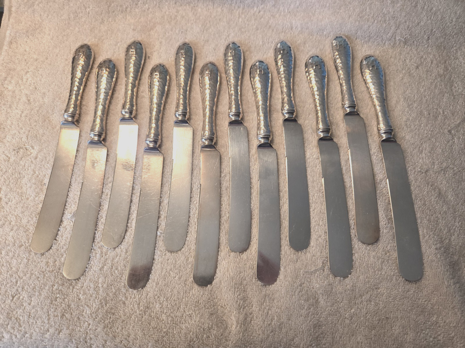 VAN DYKE International sterling silver 12 DINNER KNIVES 9 7/8″ Applied H mono