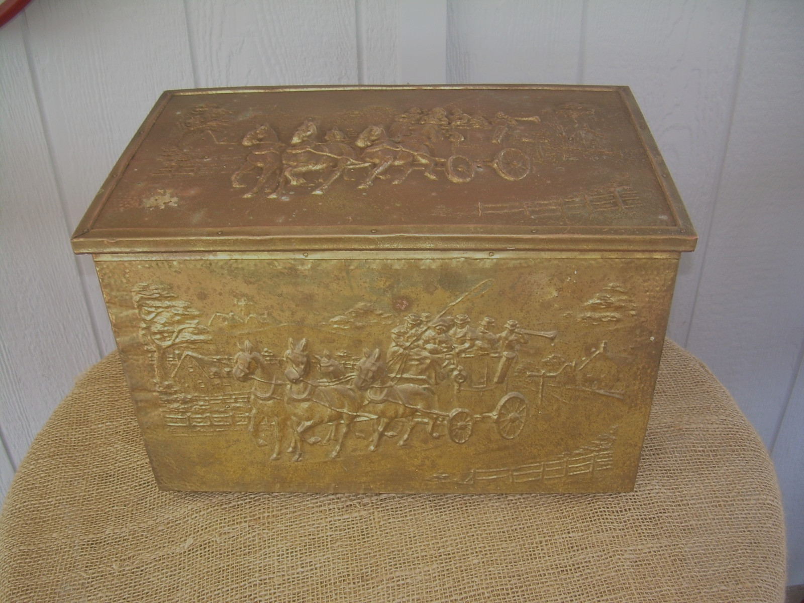 VTG Repoussé Brass Coal Tinder Kindling Scuttle Box~ STAGE COACH ~PEERAGE?