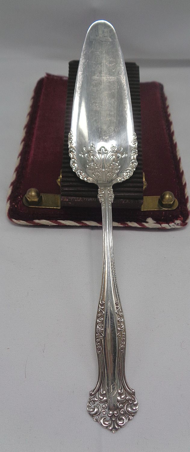1847 Rogers AVON 1901 elegant aspic cheesecake server