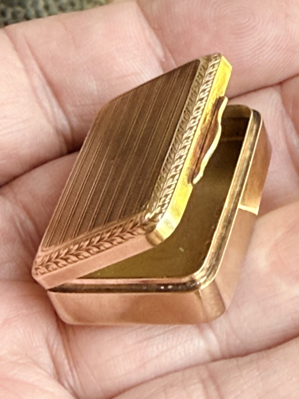 Antique French Or German 14ct 14K Solid Yellow Gold Pill Or Snuff Box Case 15.9g