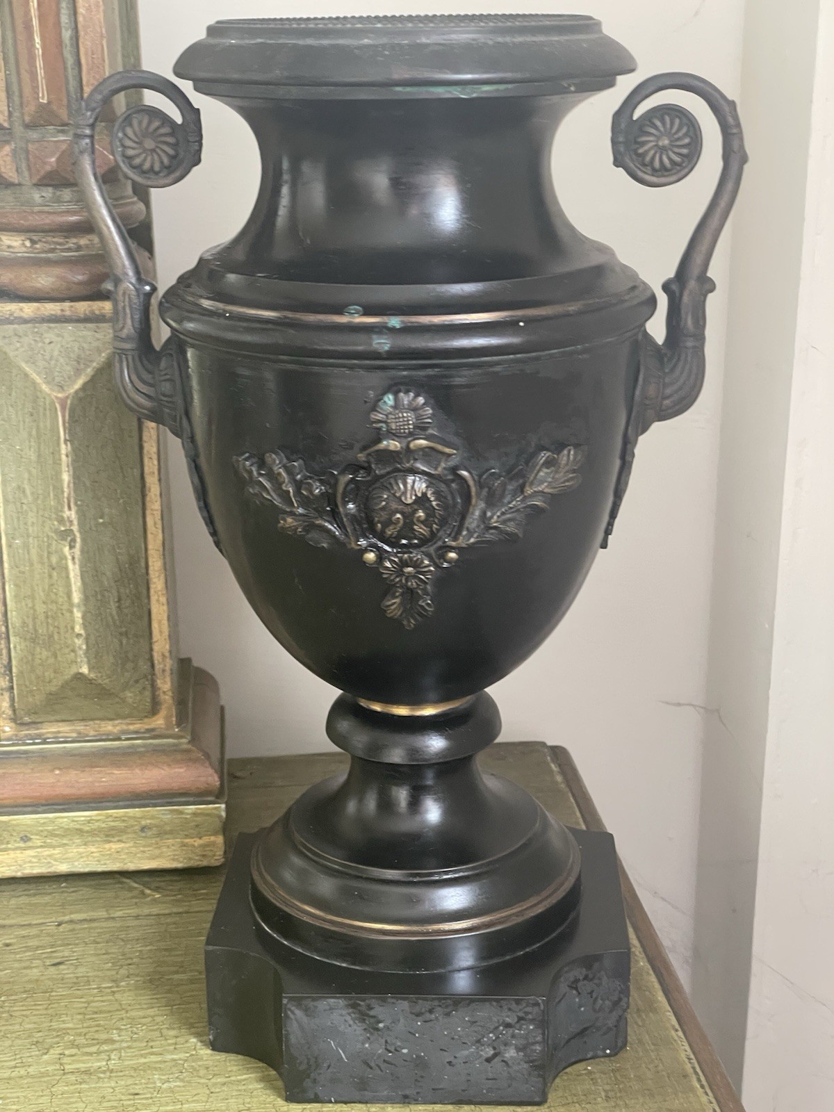French bronze urn, from the Restoration period with a marble Base