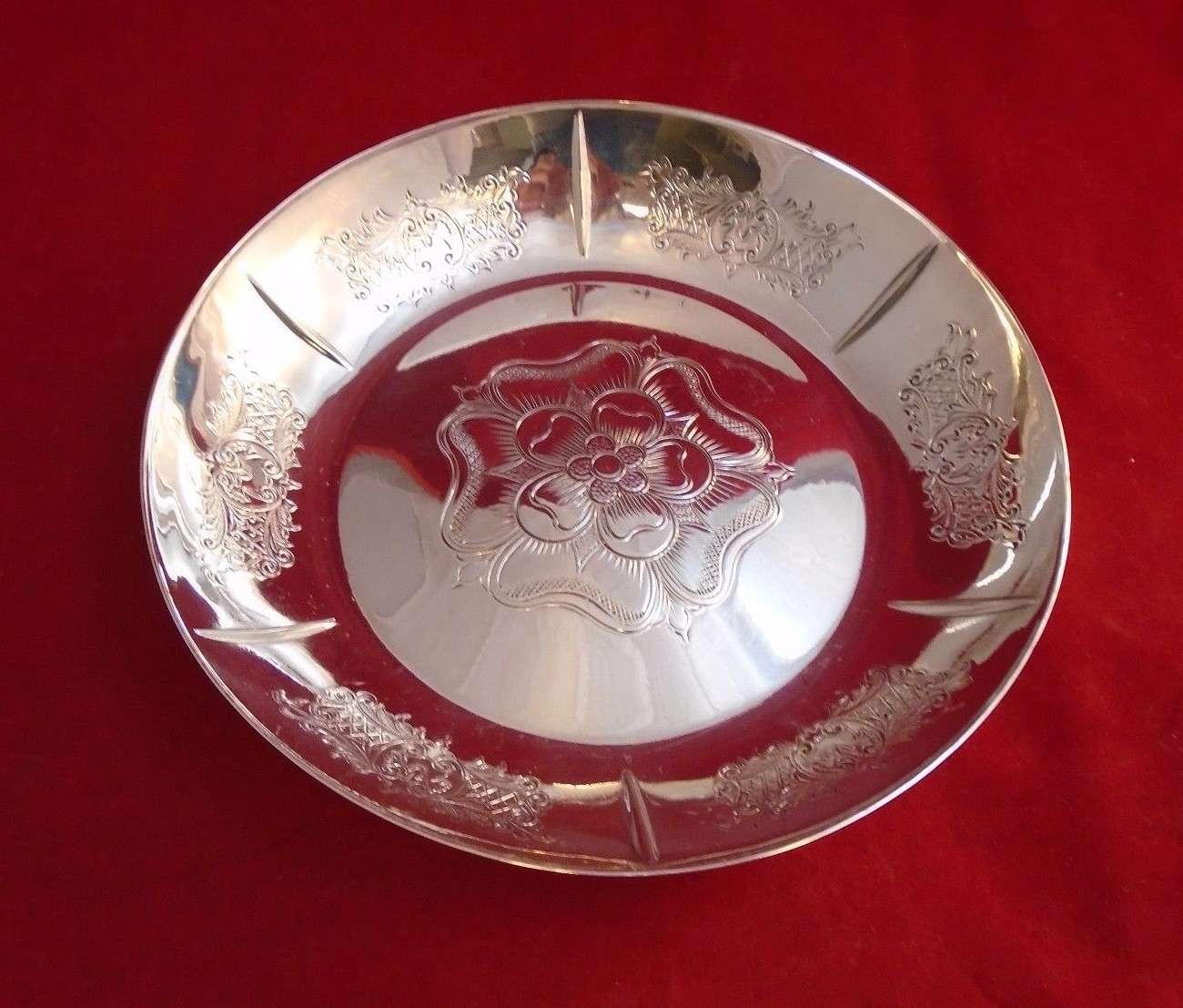 English Silverplate Eisenberg-Lozano Bowl or Dish with Floral Design ***