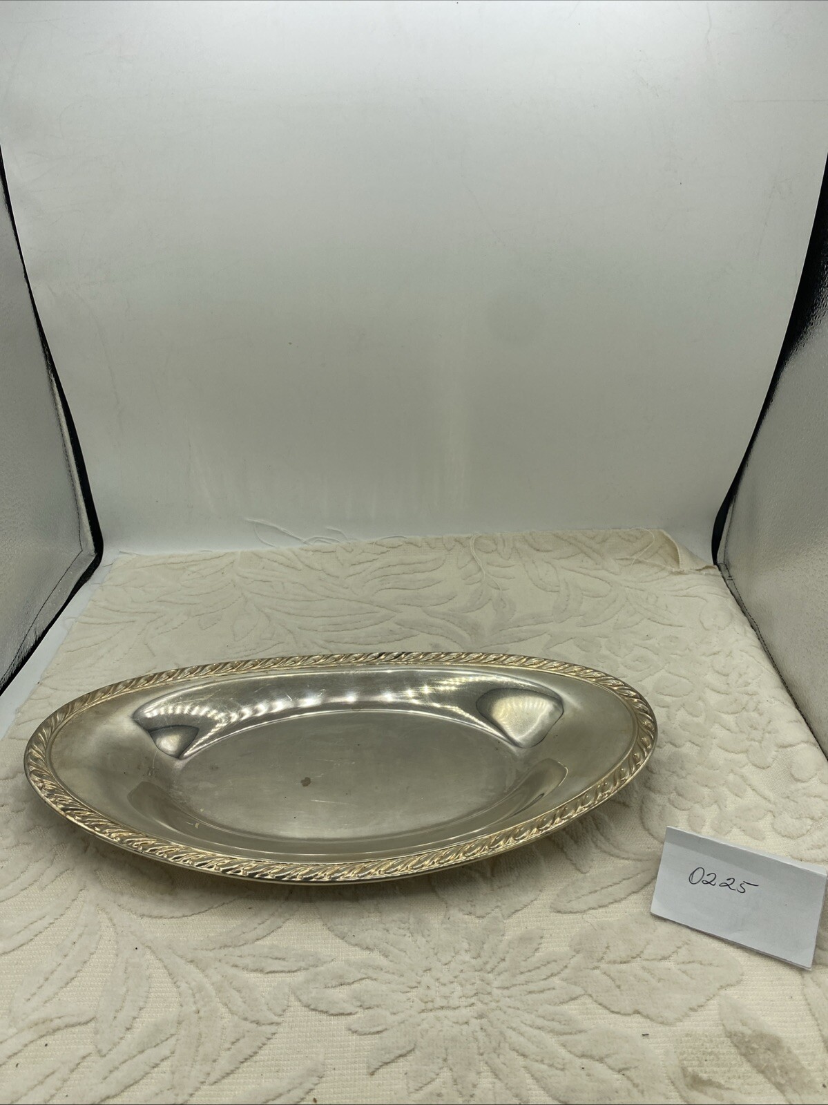 Oneida Silversmiths Silver Plated Oval Serving Tray Platter 13 1/2” L Vintage