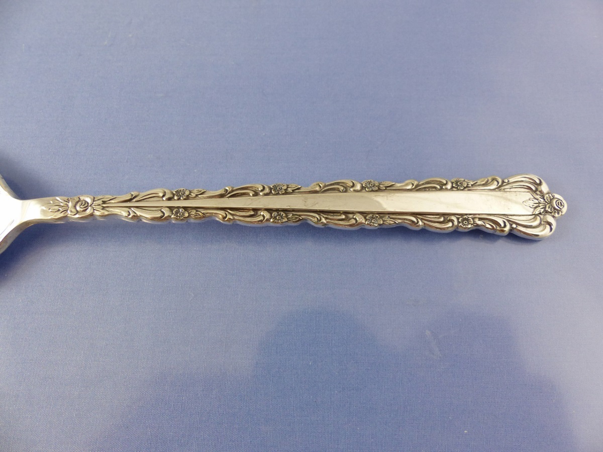 BELLFONTAINE 1973 PIERCED PIE CAKE SERVER BY 1881 ROGERS