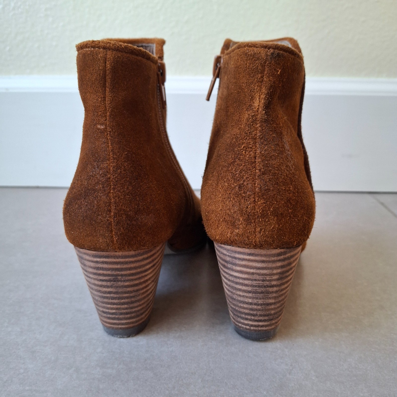 Chocolat Blu Chestnut Brown Suede Ankle Boots – Size 6.5 (2.5″ Heel)