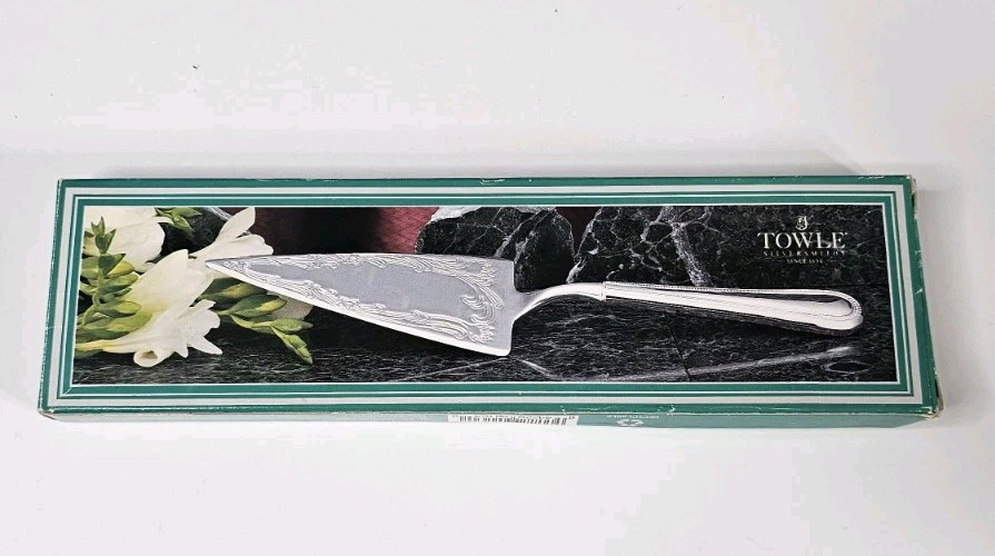 Vintage Towle Silverplate Pastry/Cake Server Beaded Design 10 1/2 inches