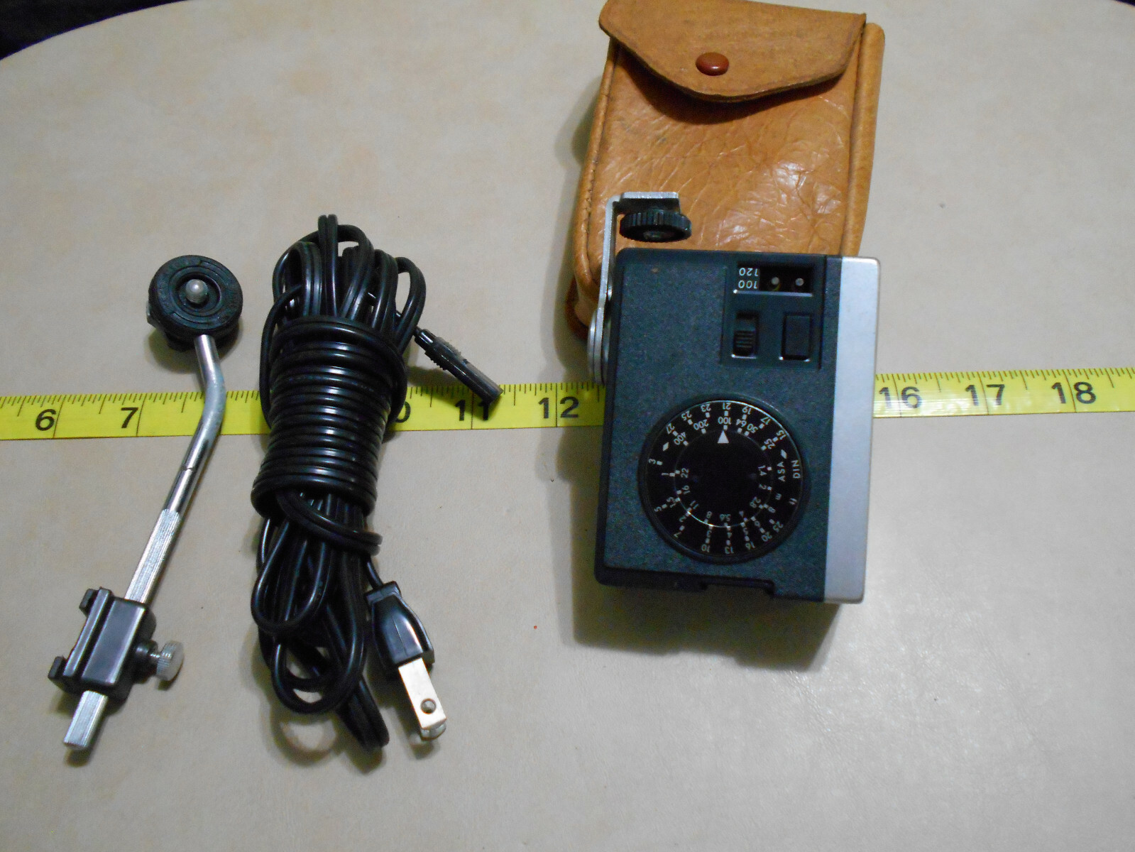 Vintage Kako 818 Camera Flash with Manual, Power Cord, and Mount Bar