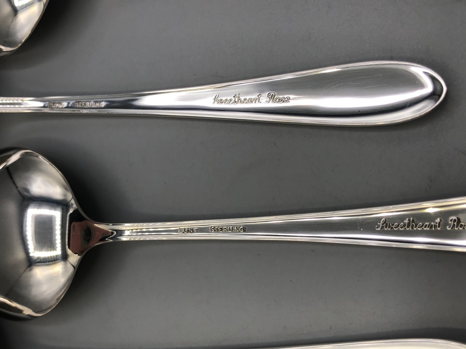 Sweetheart Rose by Lunt Sterling Silver set of 4 Cream / Round Soup Spoons 6.25″