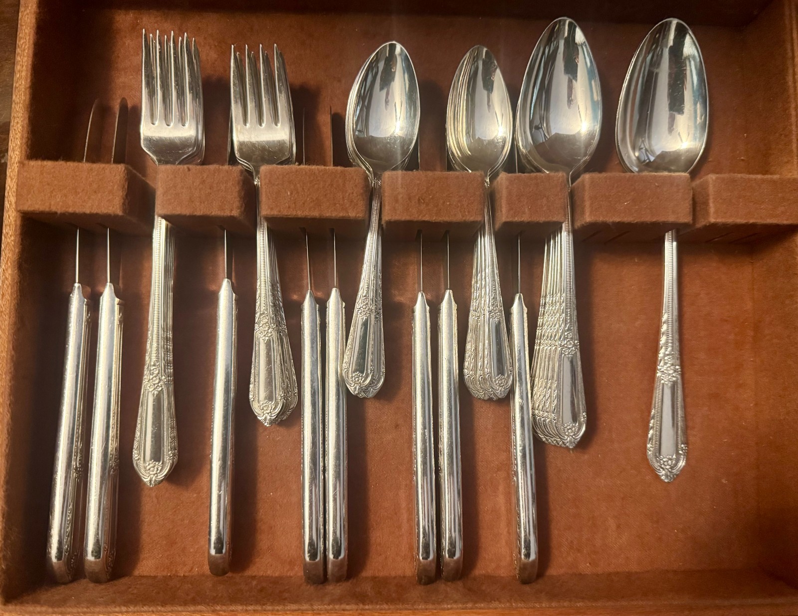 1937 WM Rogers Cotillion Pattern International-Silverplate Flatware (48 PIECES)