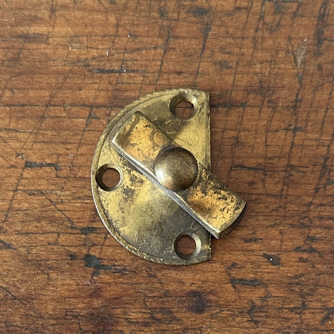 #1924-Antique Concave Brass Bowtie Turn Cabinet Door Latch Closure No Receiver