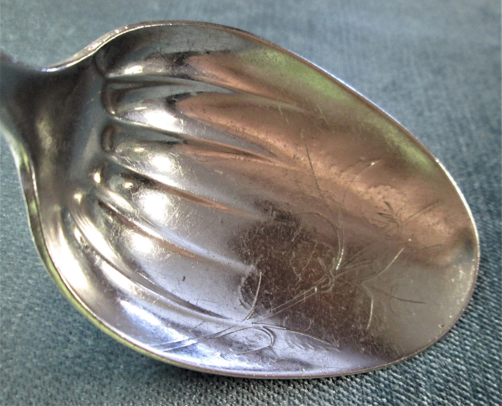 ARCADIAN 1884 Large Serving Spoon Rogers Silverplate Engraved Bowl No Monogram