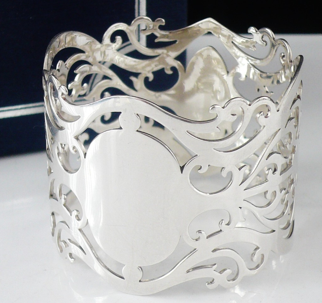 Cased Sterling Silver Napkin Ring, Birmingham 2002, W I Broadway & Co