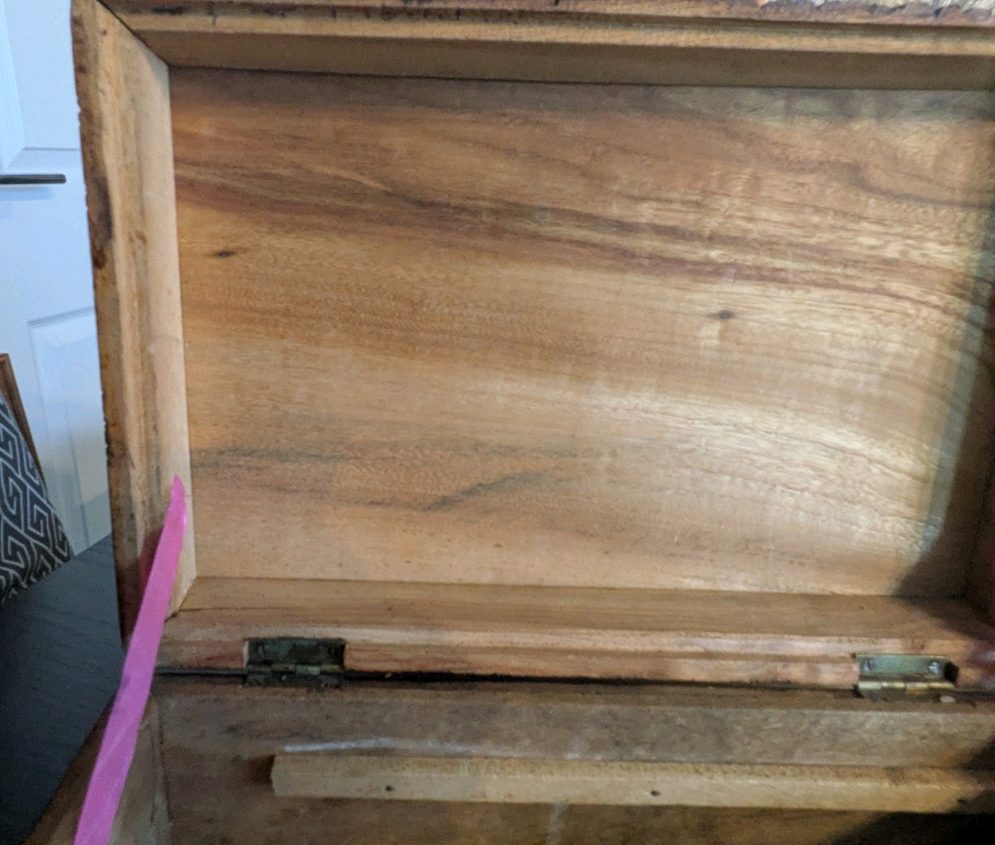 Rare Vintage 1940s Chinese Camphor Wood Chest Hand Carved Relief HEAVILY SCENTED