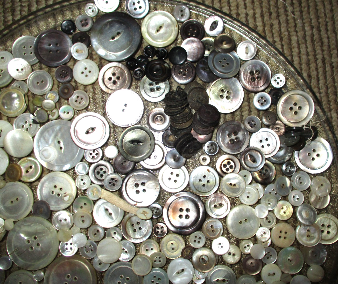 HUGE LOT ANTIQUE MOTHER OF PEARL MOP BUTTONS – SEW-THRU – IVORY SILVER PINK