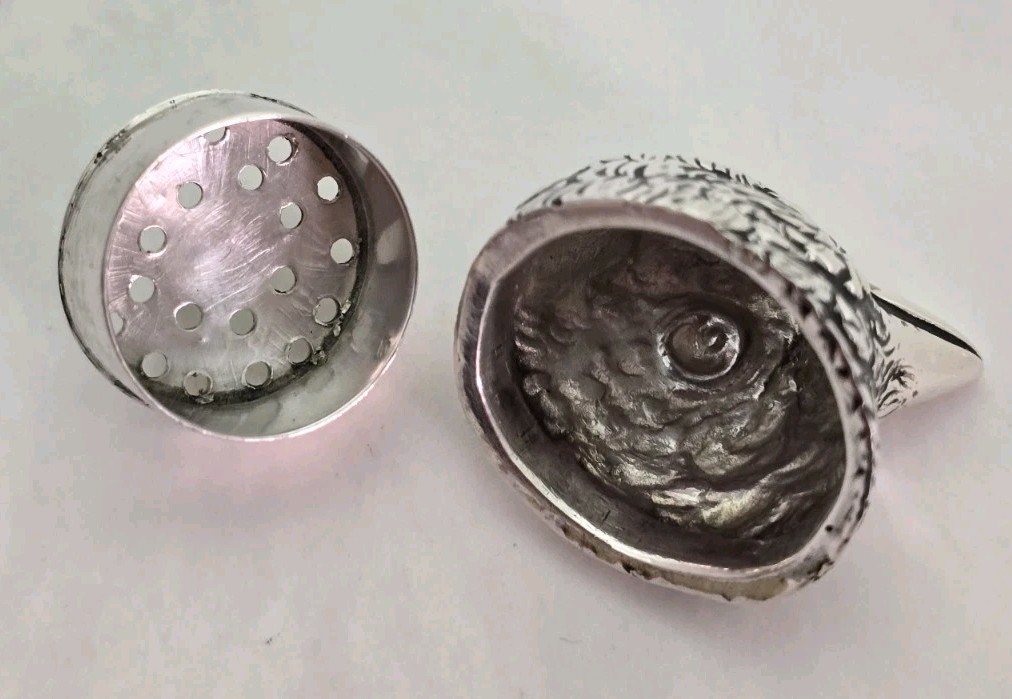 Continental novelty silver model. Nateralistically fashioned as a Bird . French
