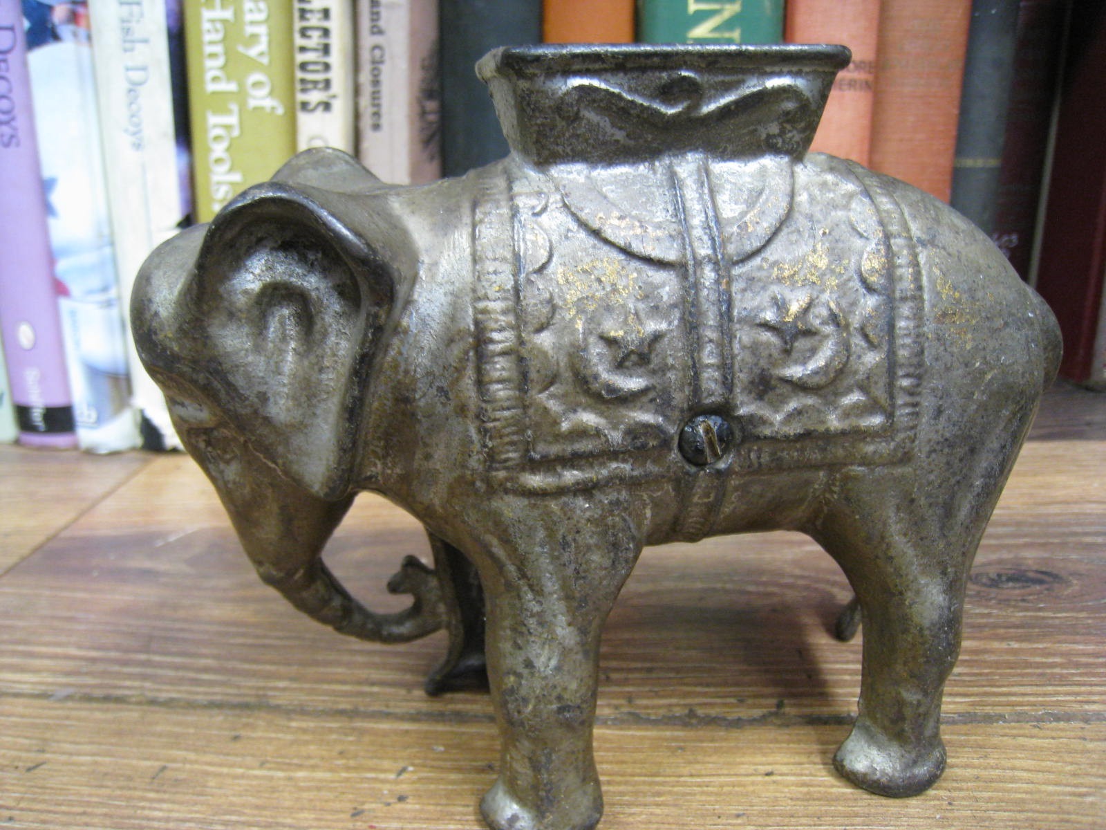 Orig AC Williams Cast Iron Elephant w Howdah Still Bank 1910-30, 6 1/4 X 4 3/4 T