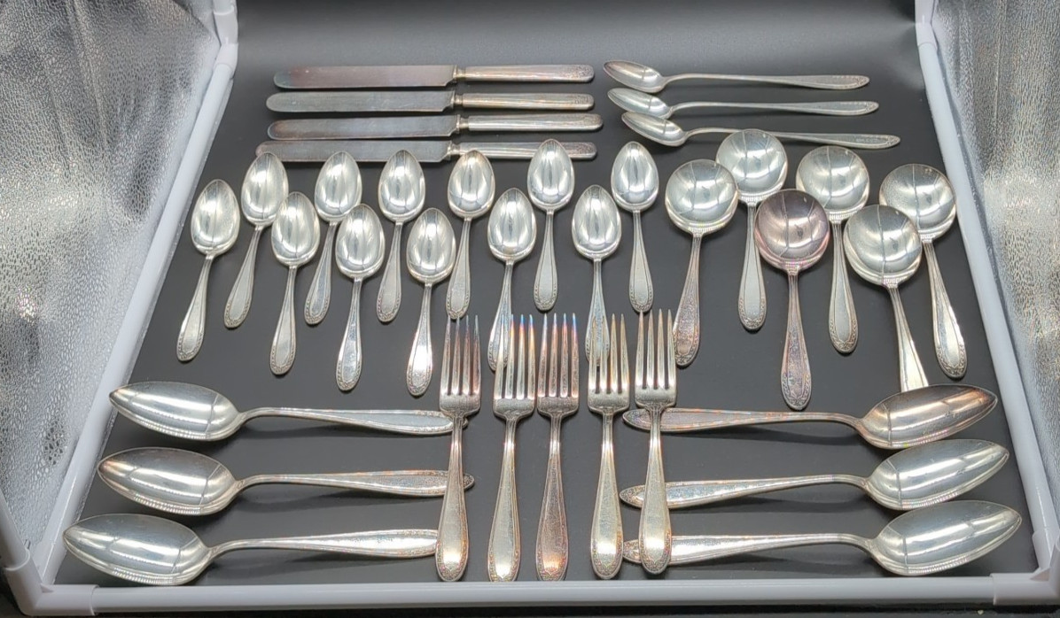 LOT of 36 Pcs Oneida Community Par Plate Silverplate Flatware & Serving SHERATON