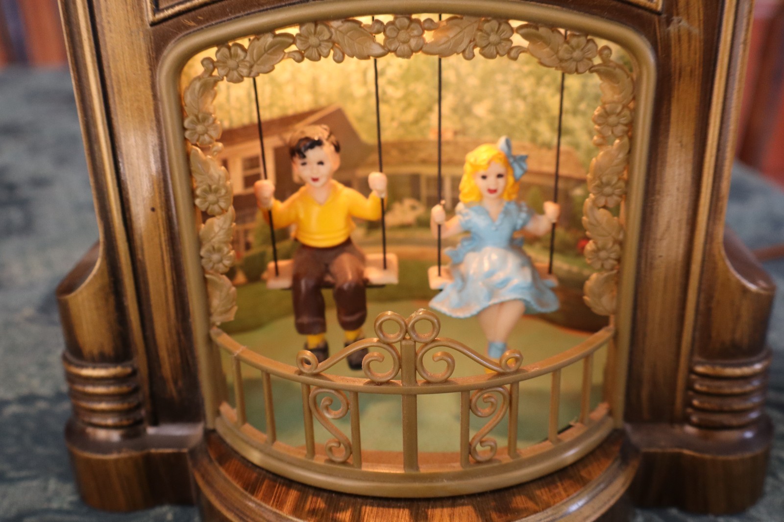 MASTERCRAFTERS SWINGING PLAYMATES MODEL 551 (WORKING)