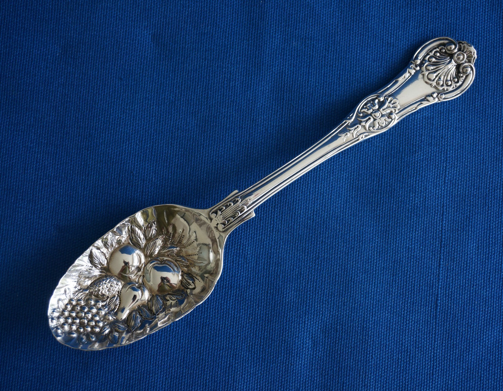 WILLIAM EATON London 1833 Sterling Silver BERRY SERVING SPOON – 7 1/4″