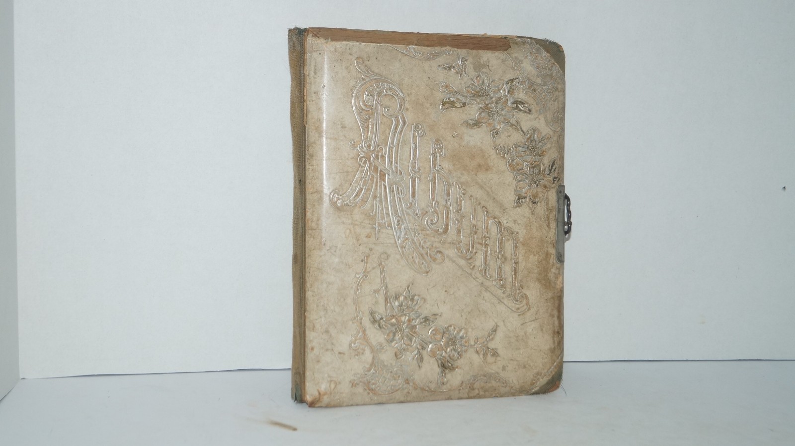 ANTIQUE HARDBACK PHOTOGRAPH ALBUM – SLOTS FOR 24 PHOTOS