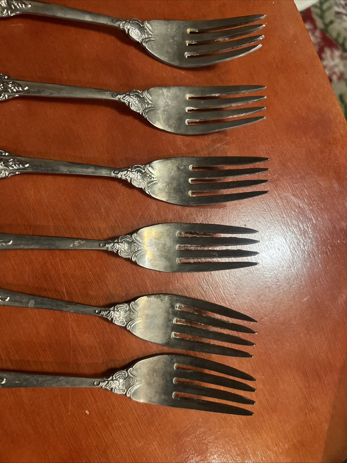 Baroque by Godinger Silver Plate Flatware Set Of 51 In Wood Felt Lined Box As Is