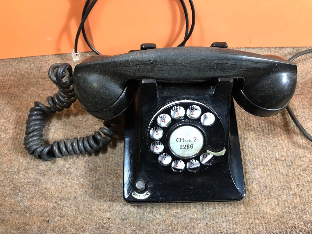 Original DESK Phone. ( With ON -OFF SWITCH ) Tested and working