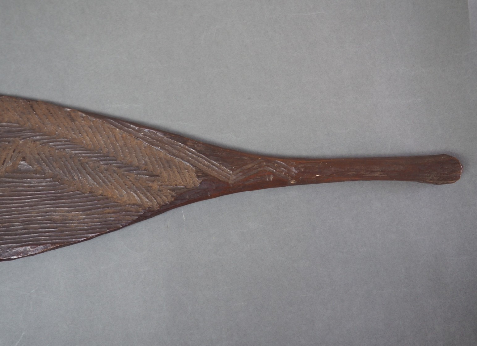 LARGE OLD ANTIQUE AUSTRALIAN ABORIGINAL TRIBAL ART CARVED WOODEN WOOMERA STICK