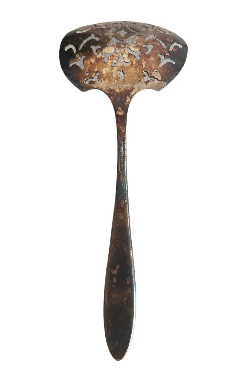 Oneida Pierced Stainless Silver Tomato Server Spoon Community Plate. 7 5/8”