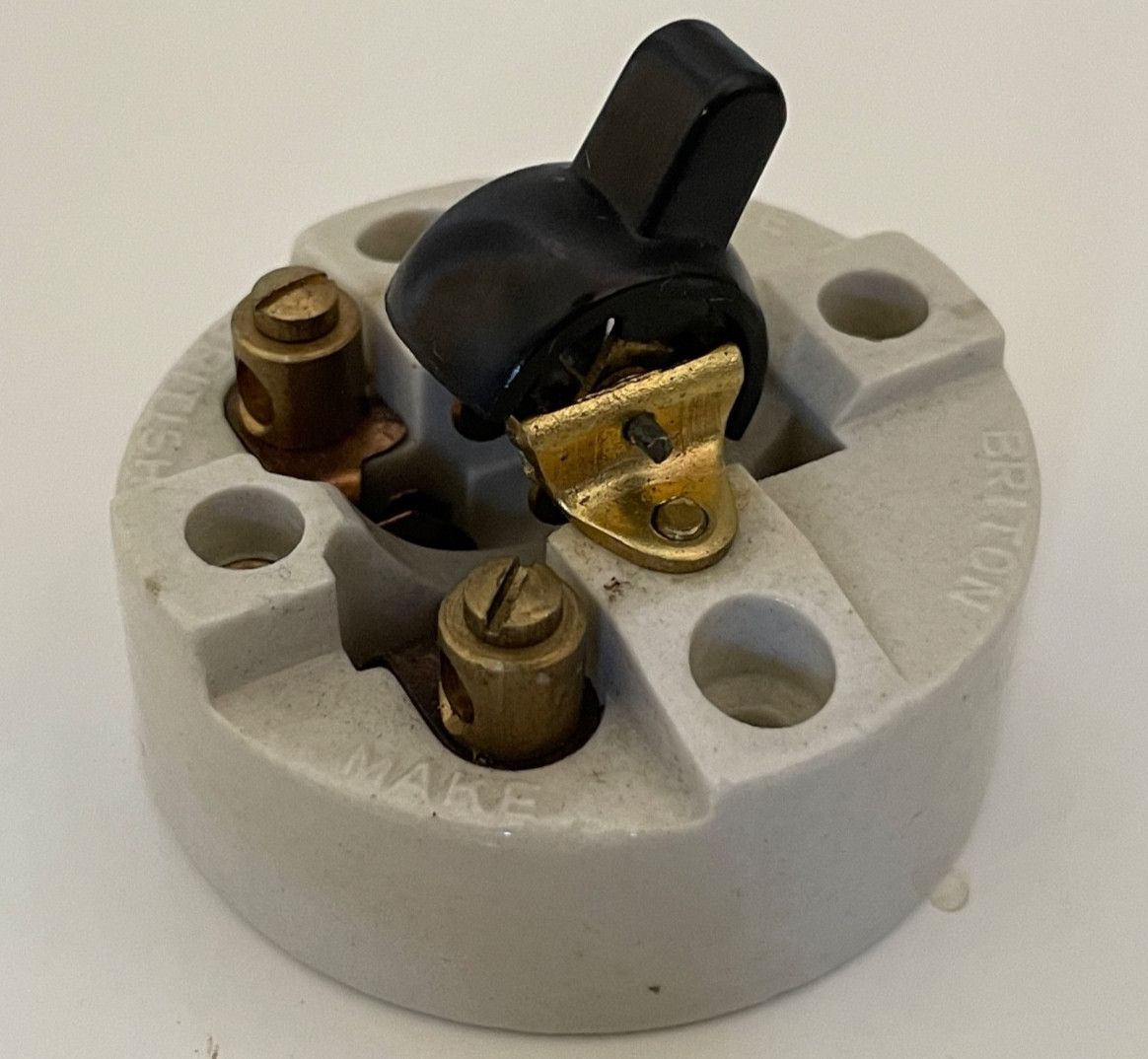 Vintage Britmac Little Briton Vitreous 1 Way 5 Amps 250 Volts Dolly Light Switch