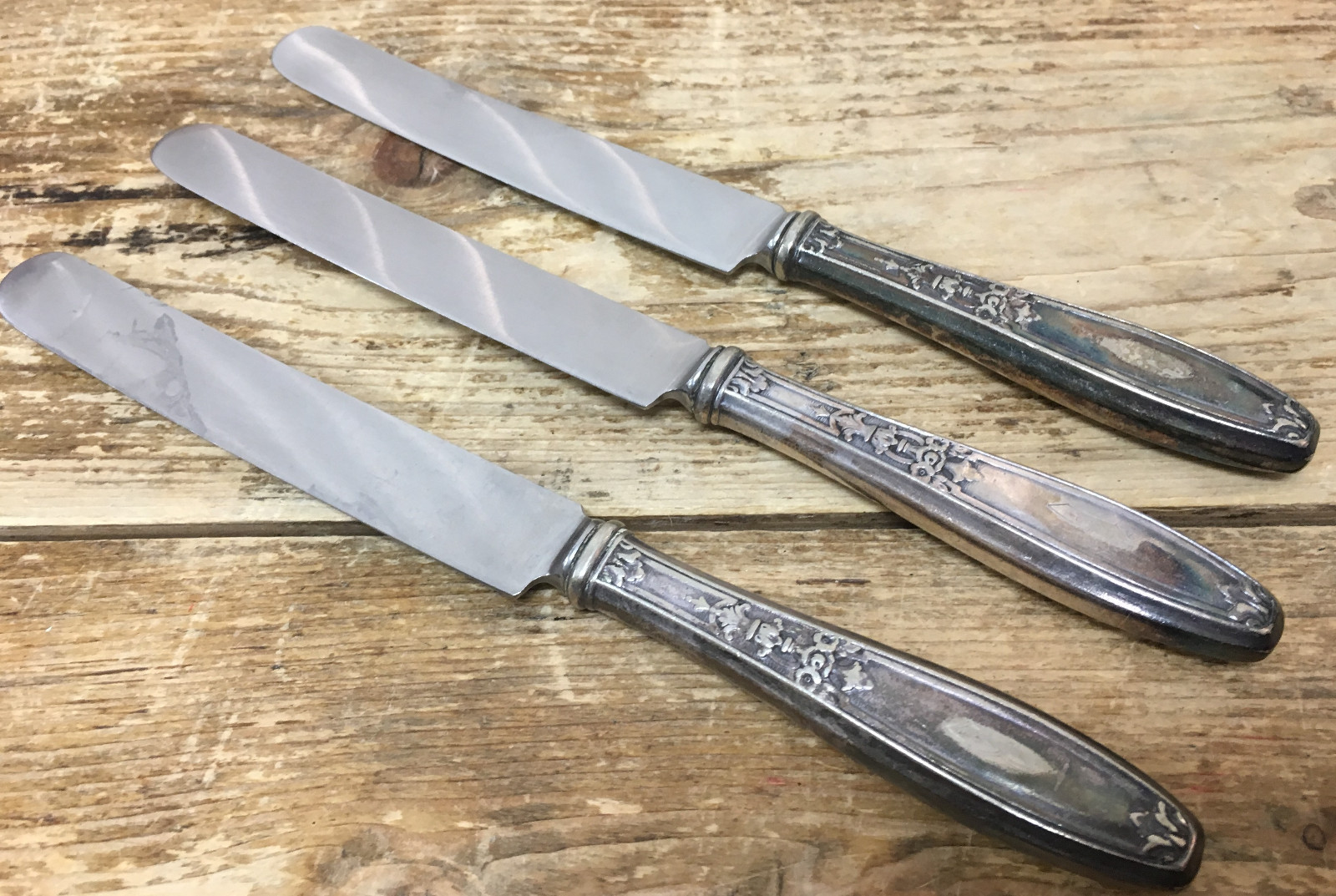 3 Old French Hollow Dinner Knives Ambassador International Rogers B Mono 1919