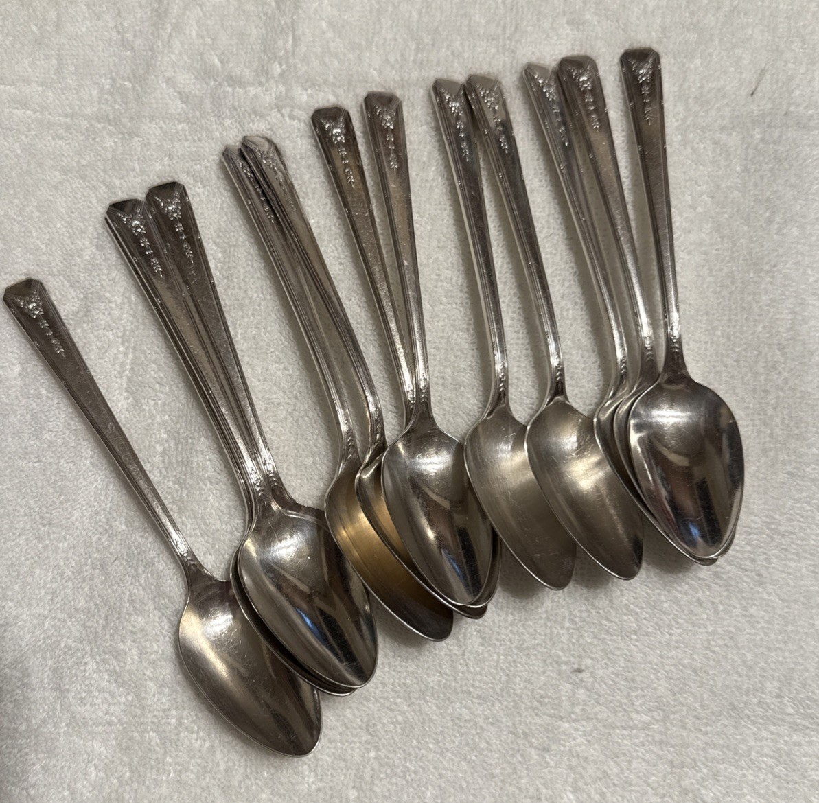 12 ONEIDA Vtg 1940 MILADY PATTERN SILVERPLATE Teaspoons
