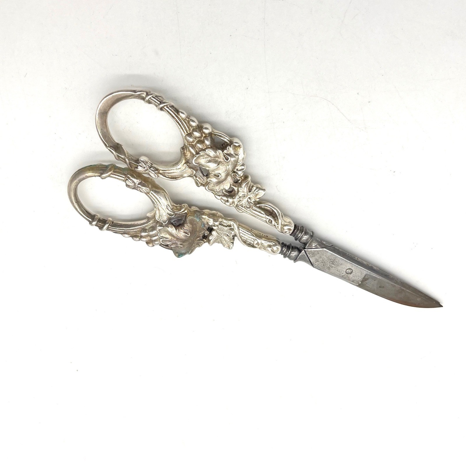 Antique Sterling Silver Repousse Grape Leaf Embroidery Scissors Sewing Shears