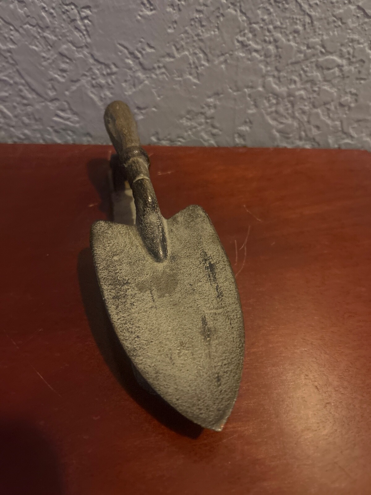 vintage cast iron shovel 7 inches long door knocker.