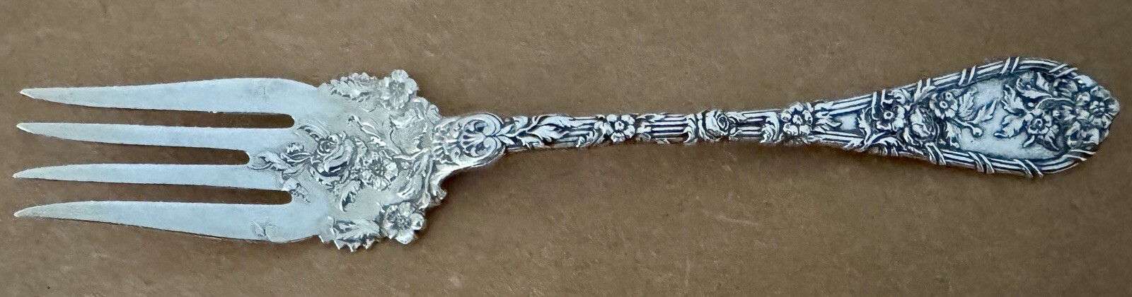 ART NOUVEAU STERLING DURGIN DAUPHIN 7 3/8” CHIPPED BEEF OR MEAT SERVING FORK OLD