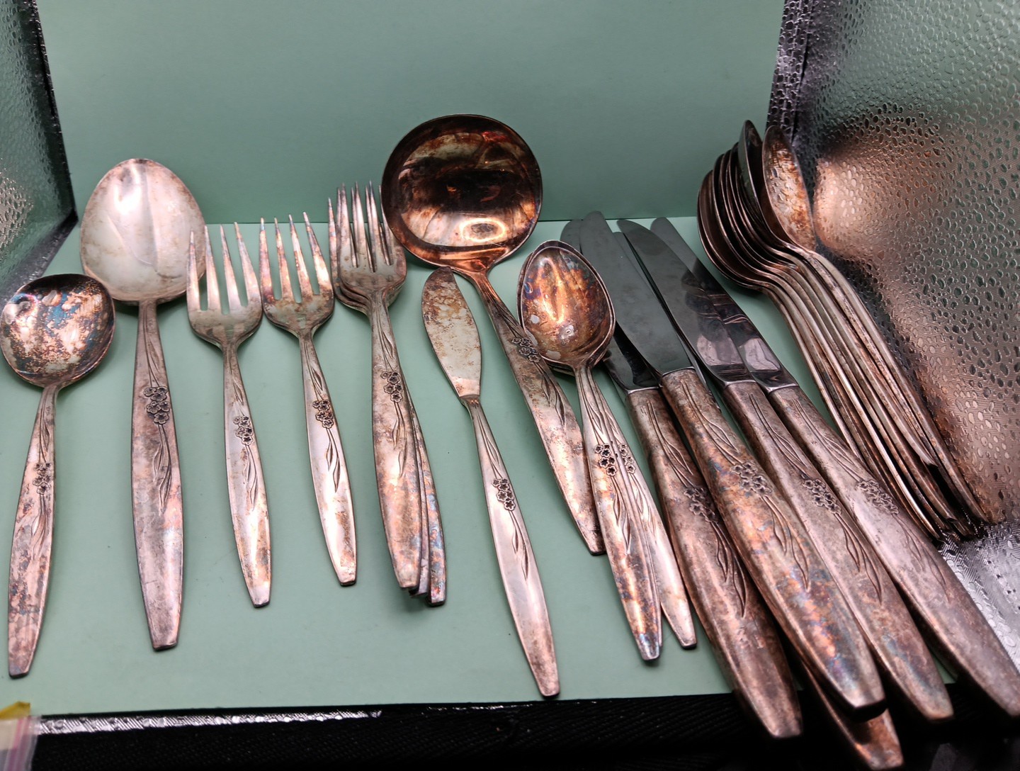 Oneida Bridal Wreath 26 pc Silverplate Flatware Set 1950 Vintage Tudor