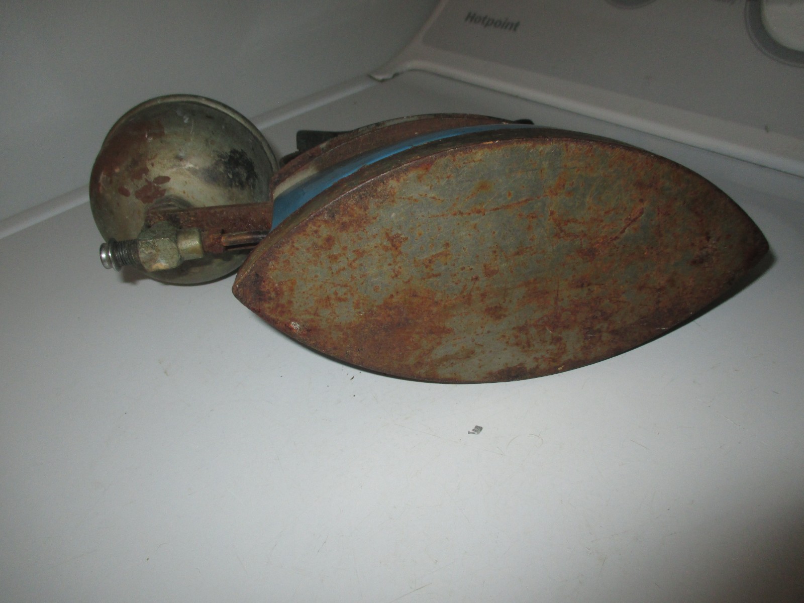 ANTIQUE BLUE COLEMAN GAS IRON w/ PUMP primitive