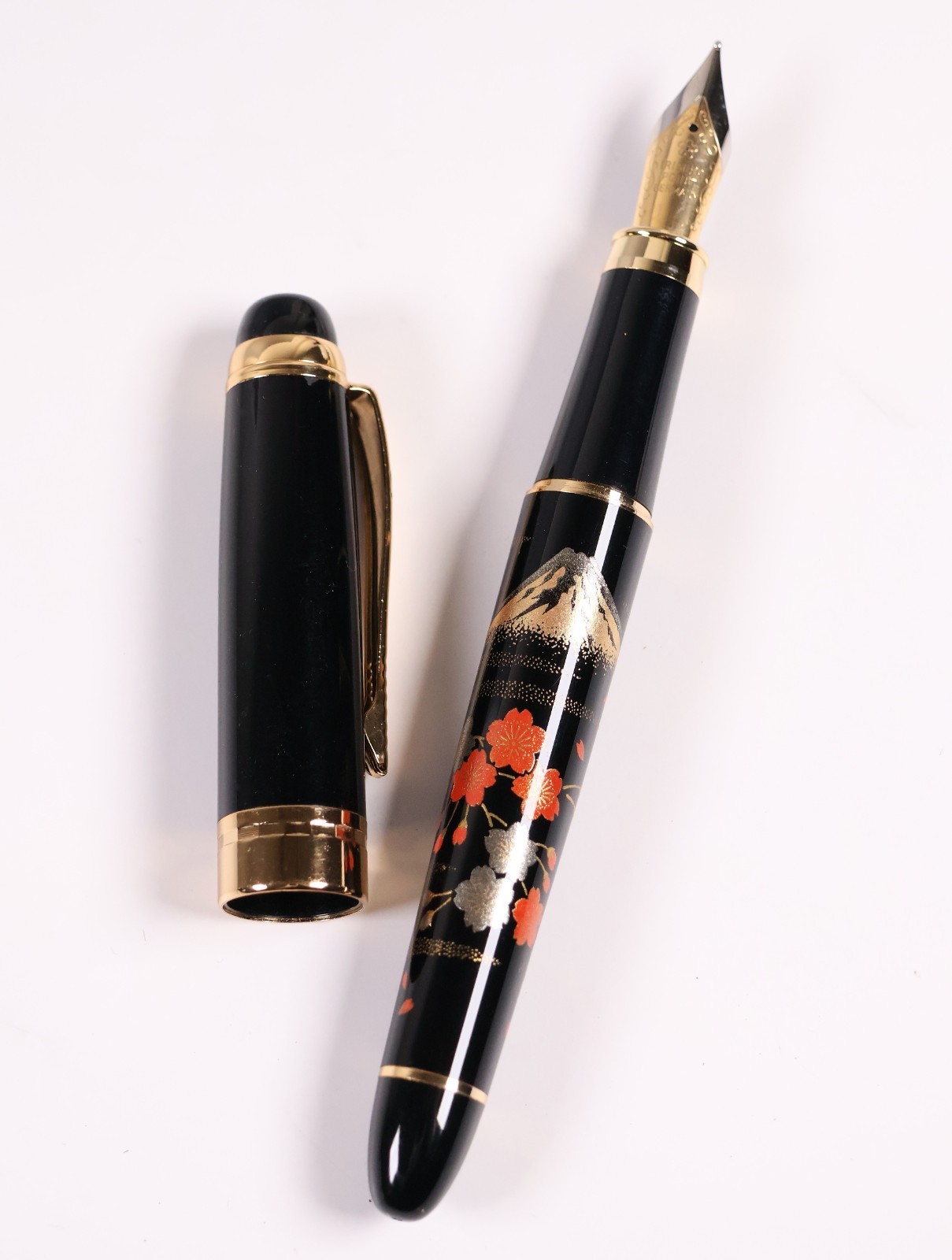 Japanese Lacquer Fountain Pen 5.31inch Gold Mt. Fuji & Sakura Makie Design