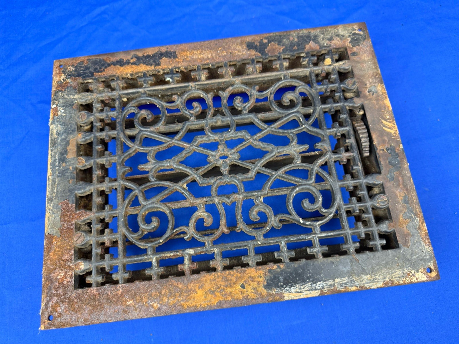 Ornate C.1885 Floor Grate, Vent Louvers OPEN Easily! Frame 13 3/4″ x 10 7/8″