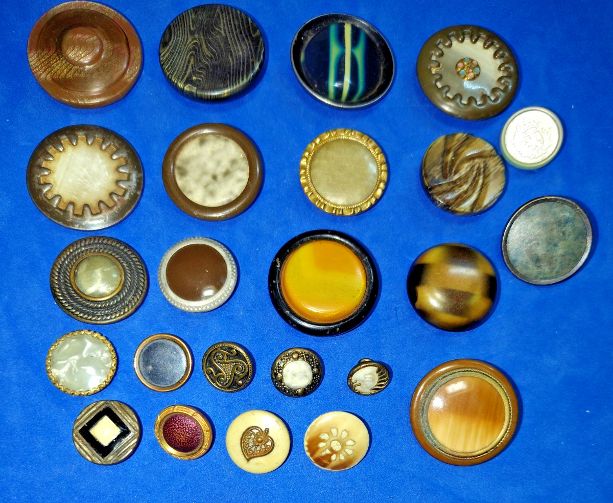 LOT Antique Celluloid Tight Tops & Celluloid in Metal in Metal Buttons Small-Med