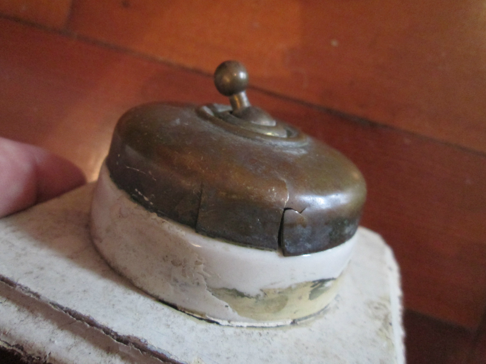 VINTAGE BRASS ROUND DOLLY LIGHT SWITCH